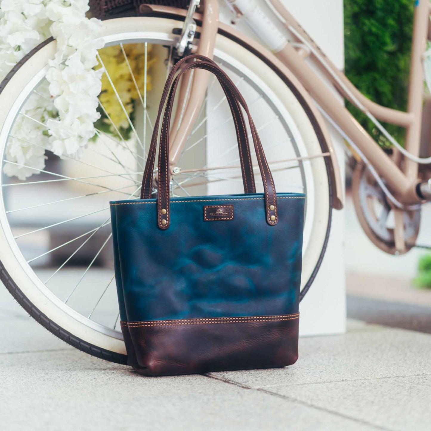 Tote bag with bike