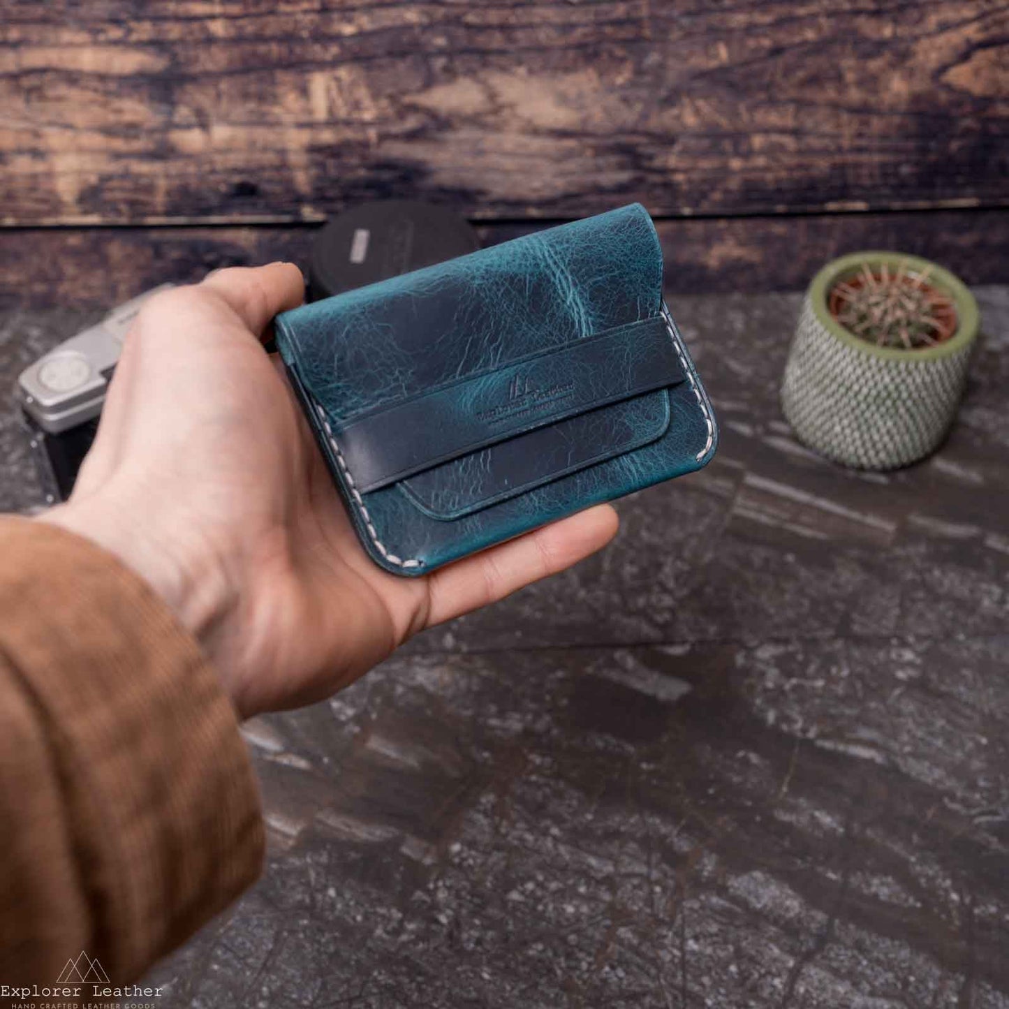 Ortensia blue wax flap card holder